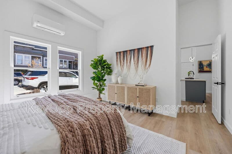 San Francisco Condo: 2730 23rd Street