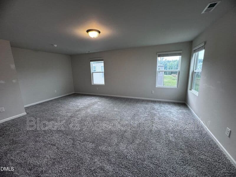 Fuquay Varina House: 129 Boone Lake Way