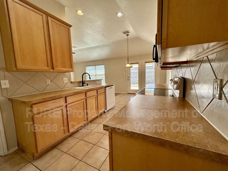 Fort Worth House: 321 Fossil Bridge Drive