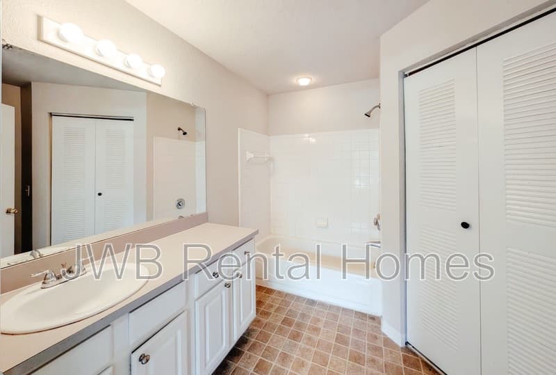 Jacksonville Condo: 13700 Richmond Park Dr N #1206