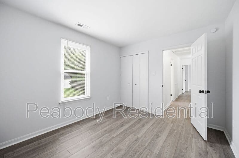 Great Falls House: 10609 Oxford Ct