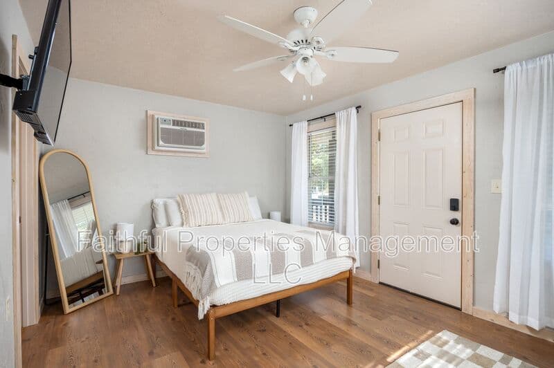 Tyler House: 13584 Farm to Market Road 14