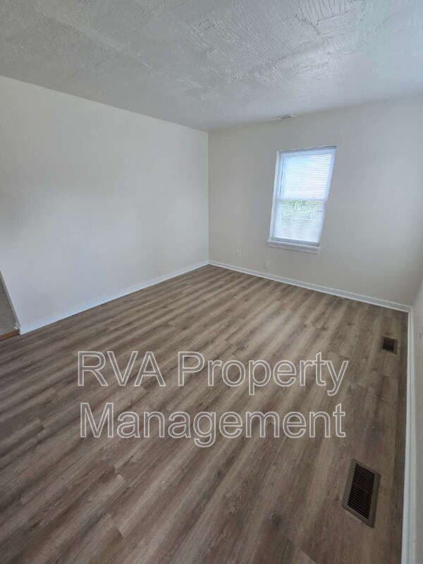 Richmond House: 3417 Danbury Road