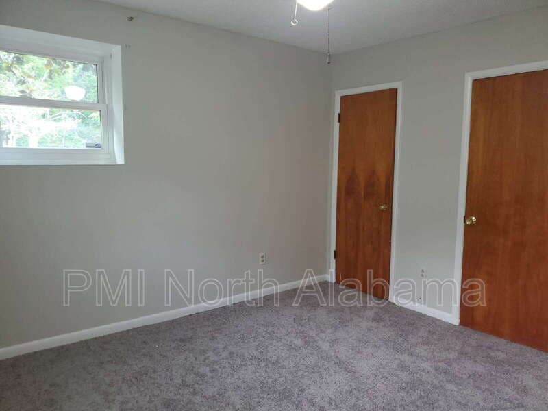 Huntsville House: 3017 Deerfield Rd NW