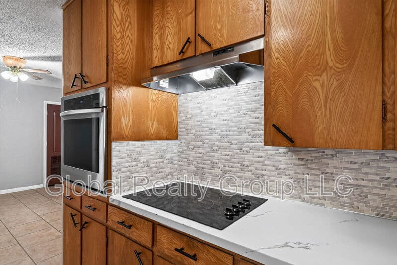 New Braunfels House: 138 Bobolink Dr