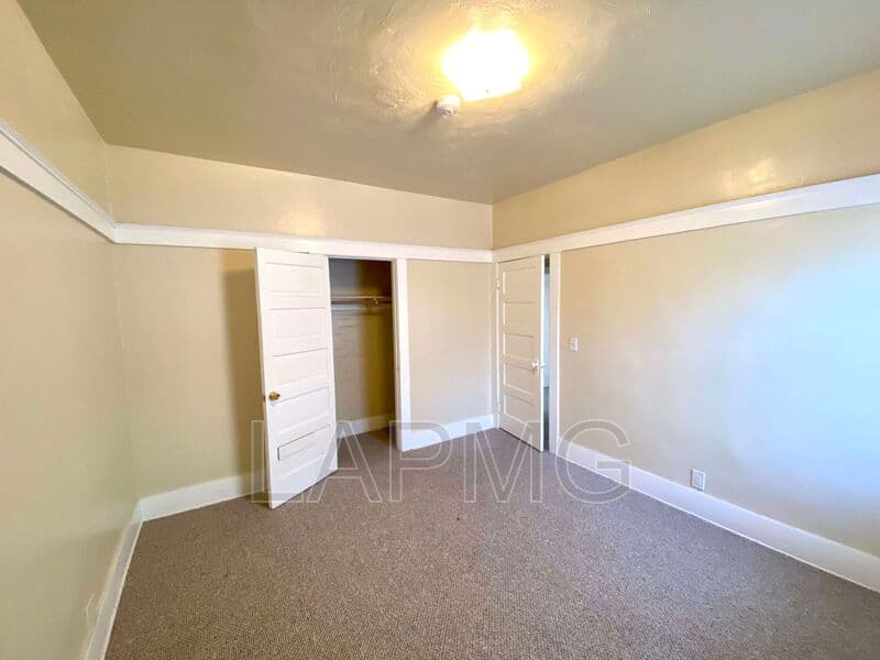 Los Angeles House: 1513 W 45th St