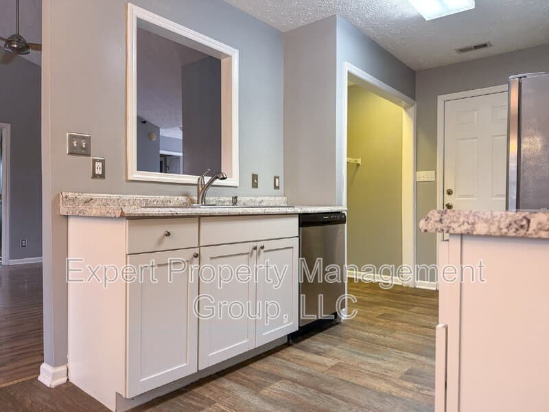 Raeford House: 162 Cavalier Dr