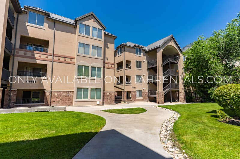 Provo House: 884 E 700 N