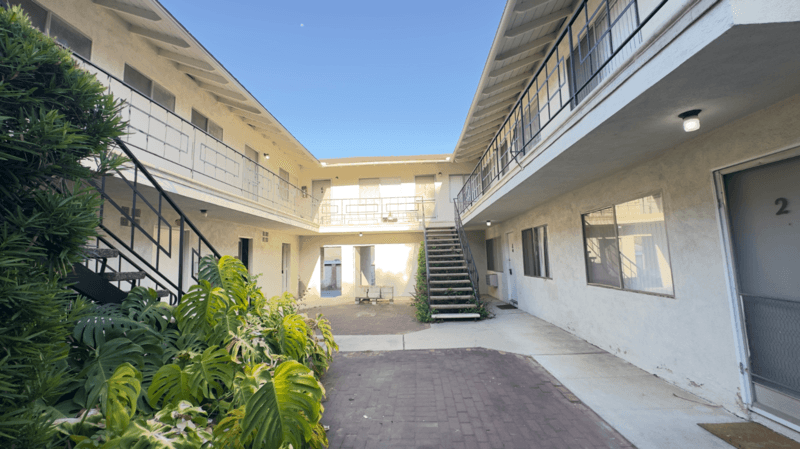 Glendora House: 325 N Glendora Ave
