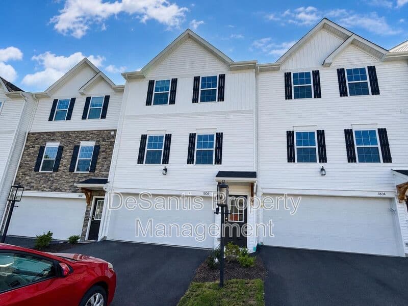 Imperial House: 1806 Canterbury Drive