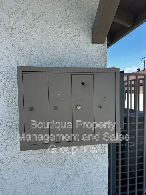 ANAHEIM House: 301 N TUSTIN AVENUE