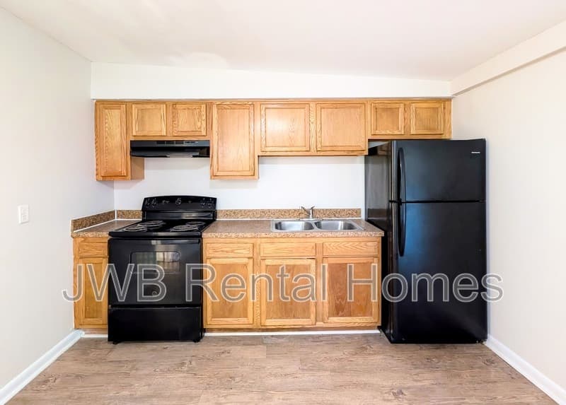 Jacksonville House: 3359 Phyllis St