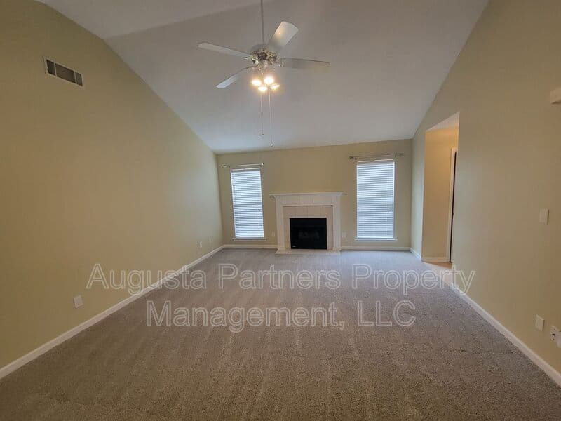 Evans House: 481 Connemara Trl