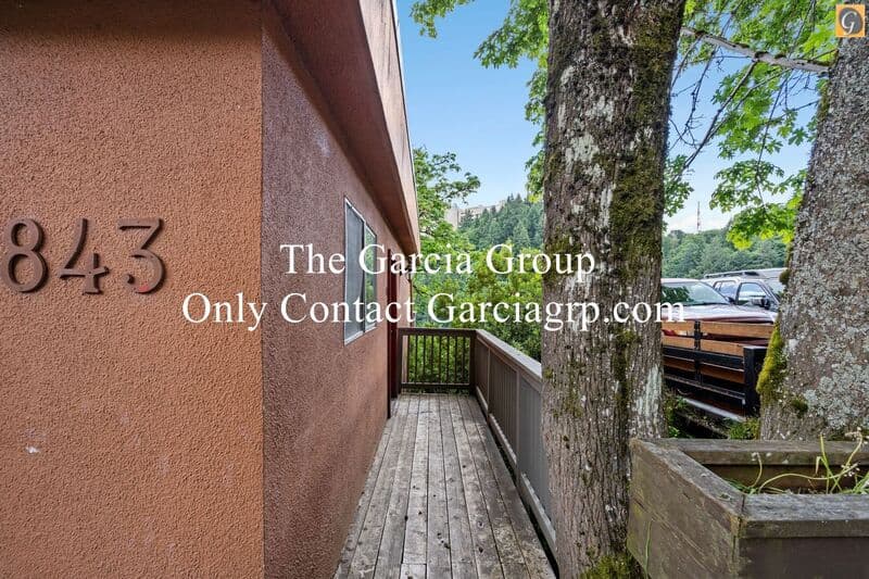 Portland Condo: 843 SW Broadway Dr.