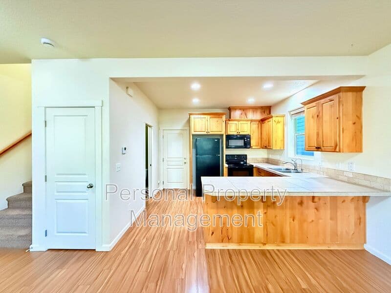 Vancouver House: 137 NW 76th St