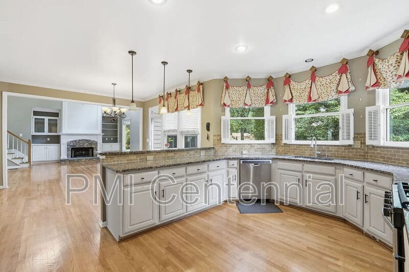 Alpharetta House: 120 Creekside Park Dr