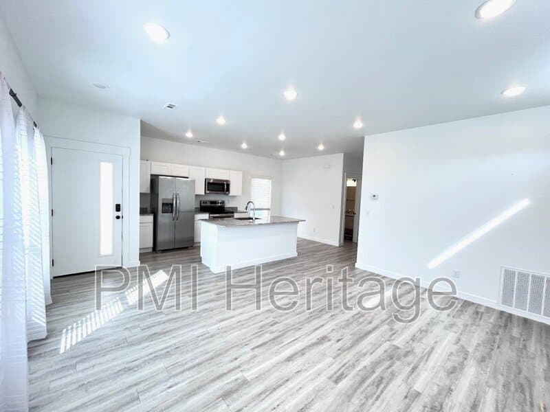 Centerton House: 950 Ventnor Avenue