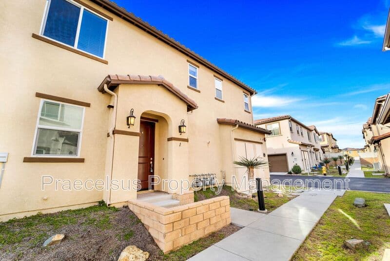 Chula Vista Townhome: 1710 Signature Pl
