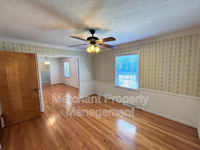 Travelers Rest House: 16 Farmington Trail