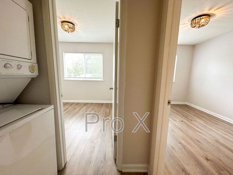 Fayetteville House: 210 S Hill Ave