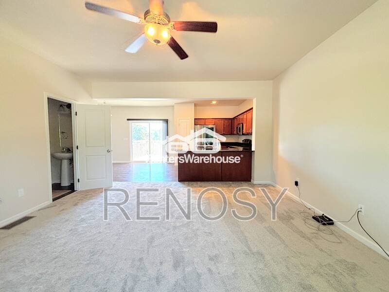 Waukee Townhome: 52 SE Booth