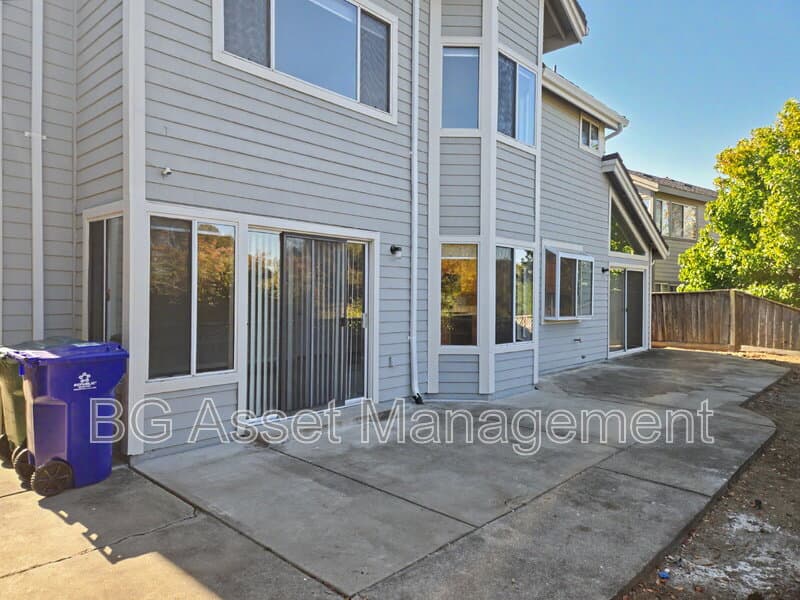 Richmond House: 3351 Parkgate Court