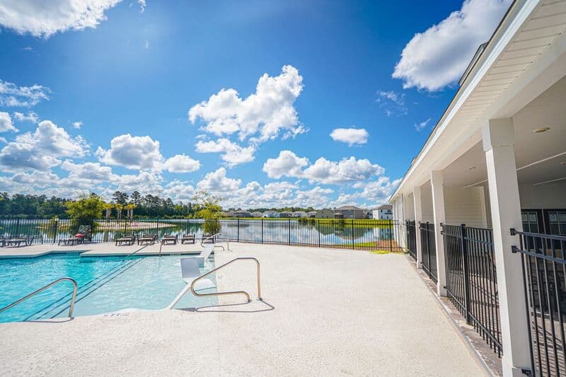 Bloomingdale House: 128 Kingswood Cir