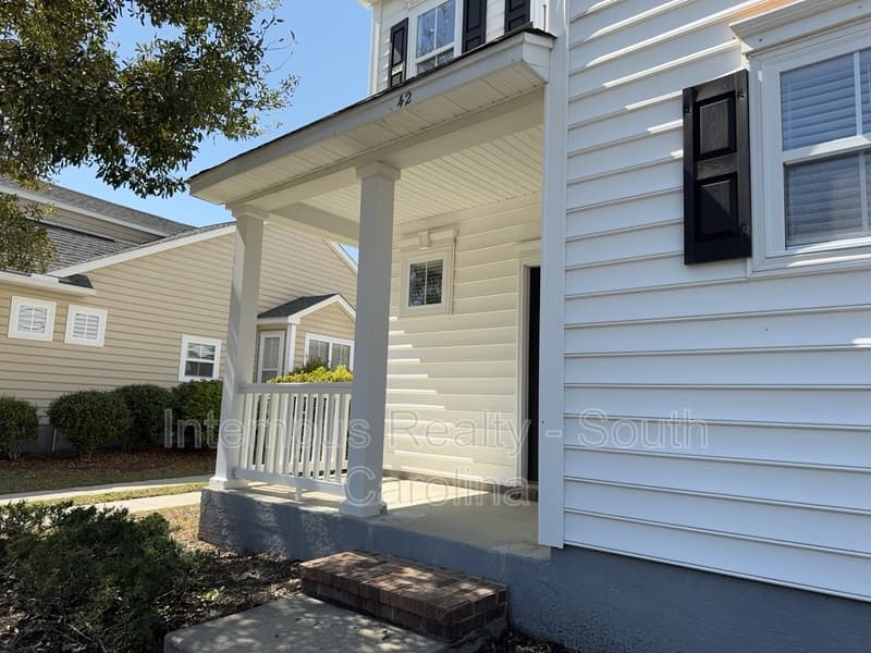 Bluffton House: 42 Woods Bay Rd