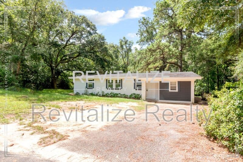 Mobile House: 2365 Sybel Drive
