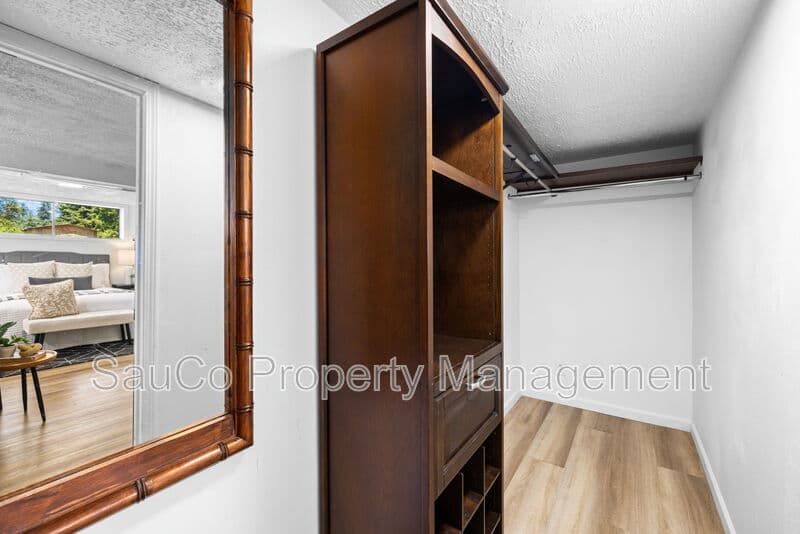 Gresham House: 5301 Southeast Welch Road