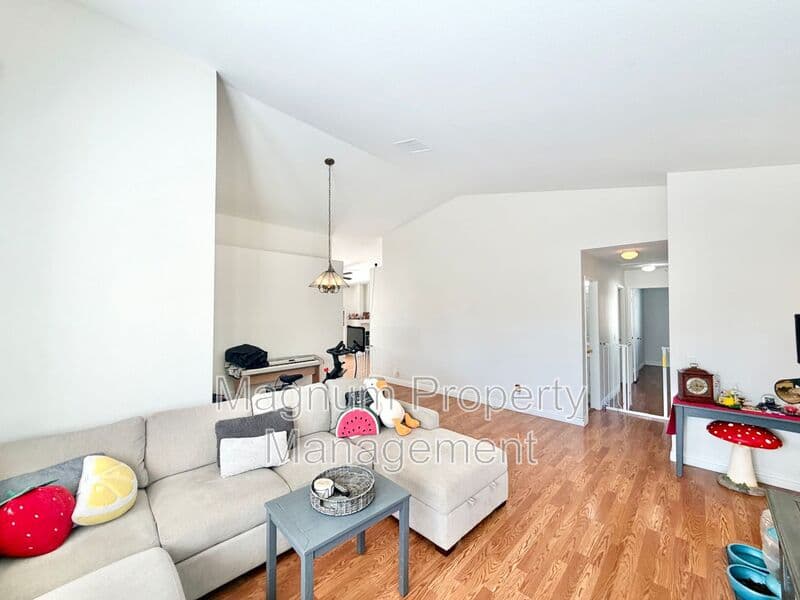 Murrieta House: 39752 Sunrose Dr