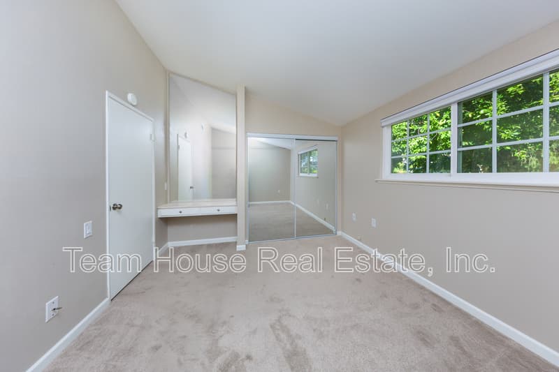 Newhall Condo: 19139 Avenue of the Oaks