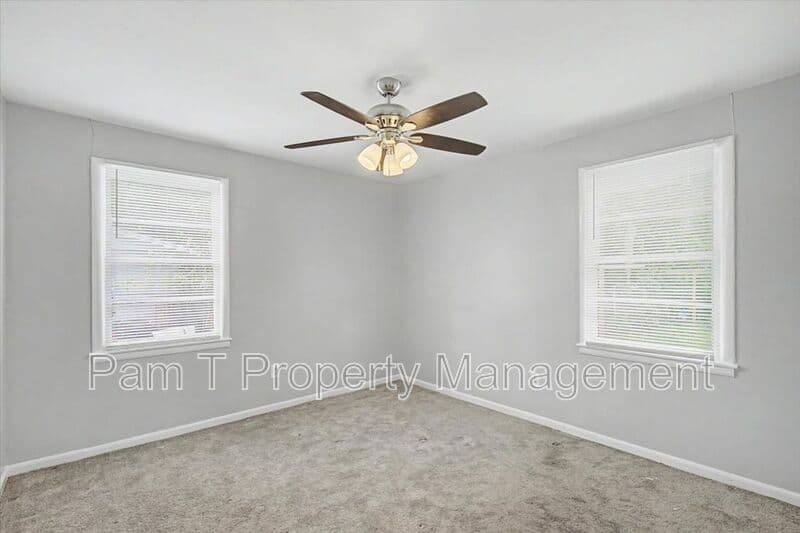 Savannah House: 2619-A Livingston Ave.