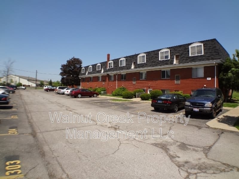 Lorain Condo: 2104 Tower Blvd