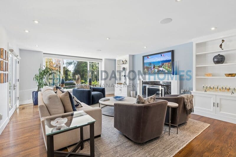 San Rafael House: 62 Manderly Rd