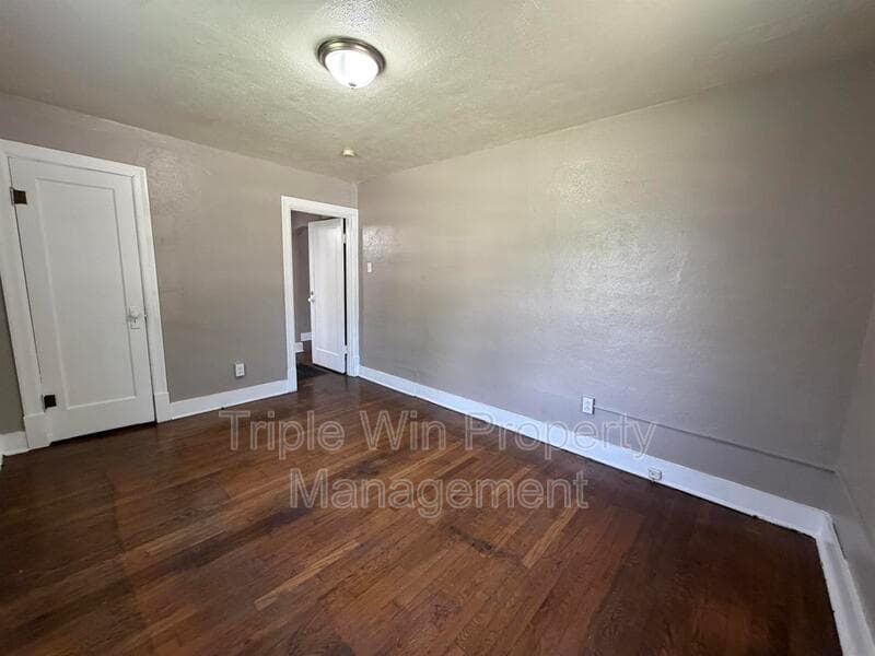 Saint Louis House: 8530 Lowell St