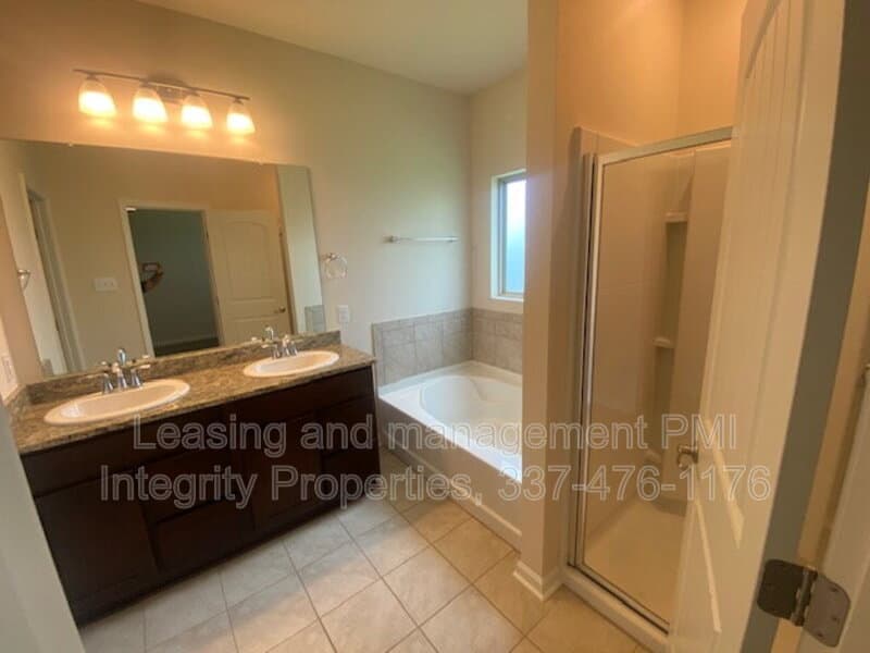 Lafayette House: 121 Rue Viansa