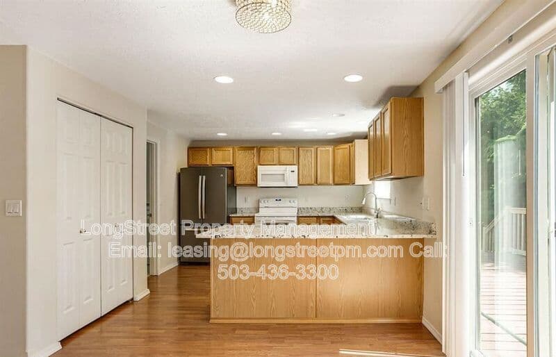 Adair Village House: 332 NE Carmen Pl