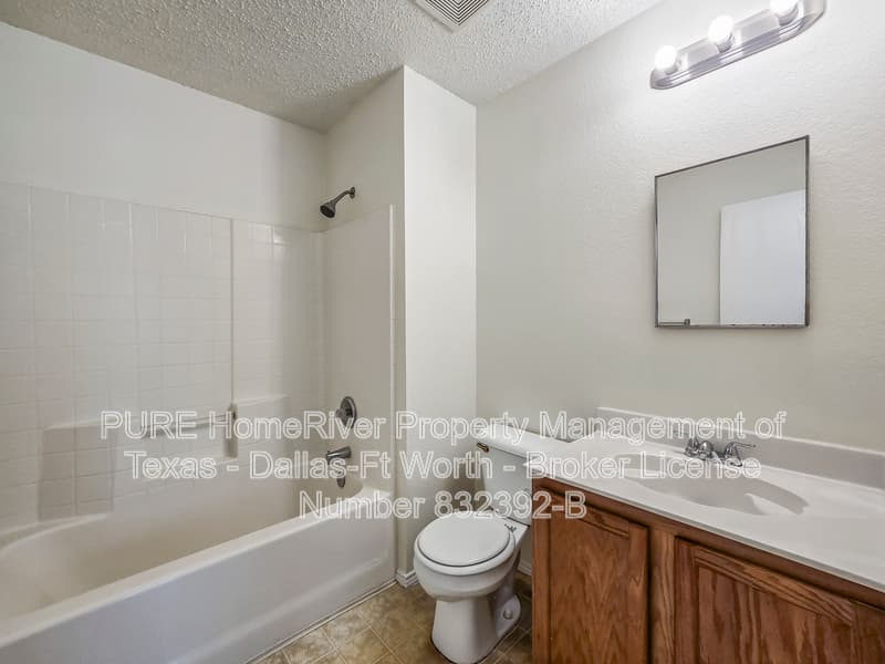 Arlington House: 8011 Mosstree Dr