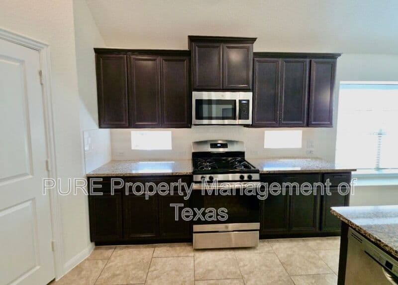 Austin House: 615 Linares Ln