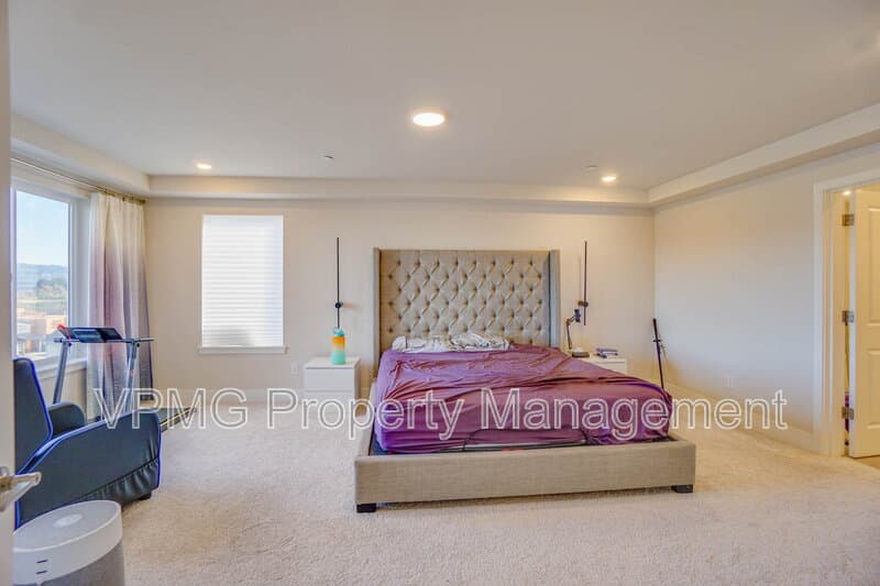 Washougal House: 359 W Koa St