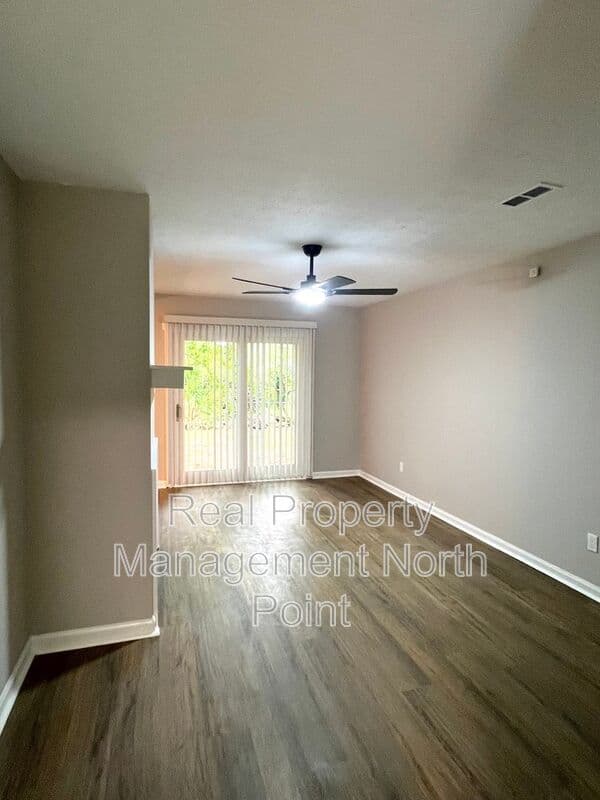 College Park Condo: 5843 Summerglen Ln