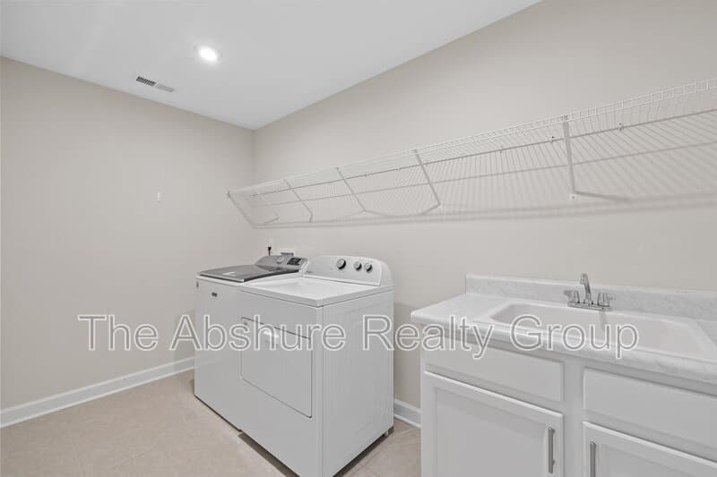 Fuquay-Varina House: 1511 Woodland Knoll Court