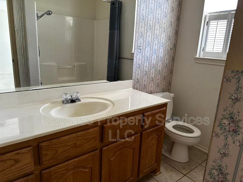 Lorena House: 289 Nally St