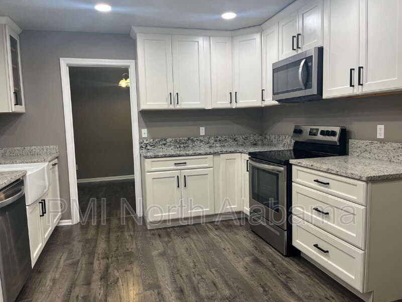 Huntsville House: 6208 NW Cedar Point Dr