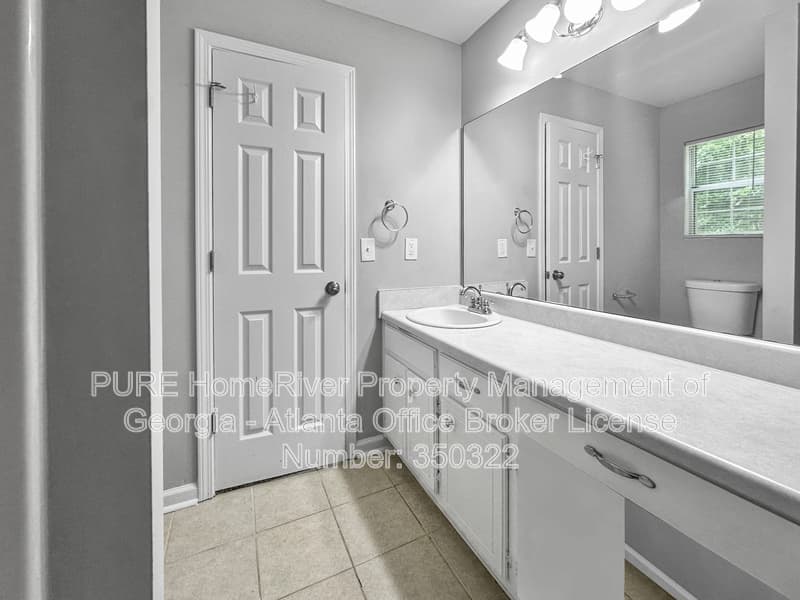 Acworth House: 555 Browning Cir