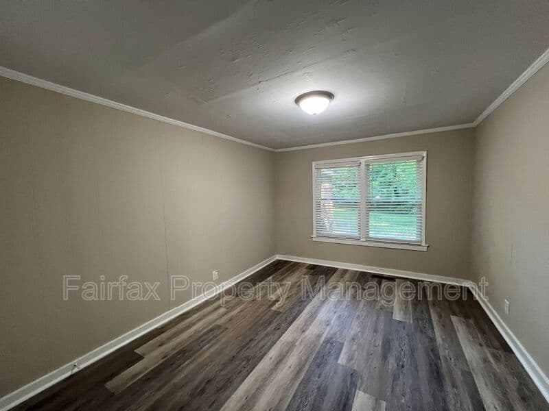 Durham House: 2616 S Roxboro St