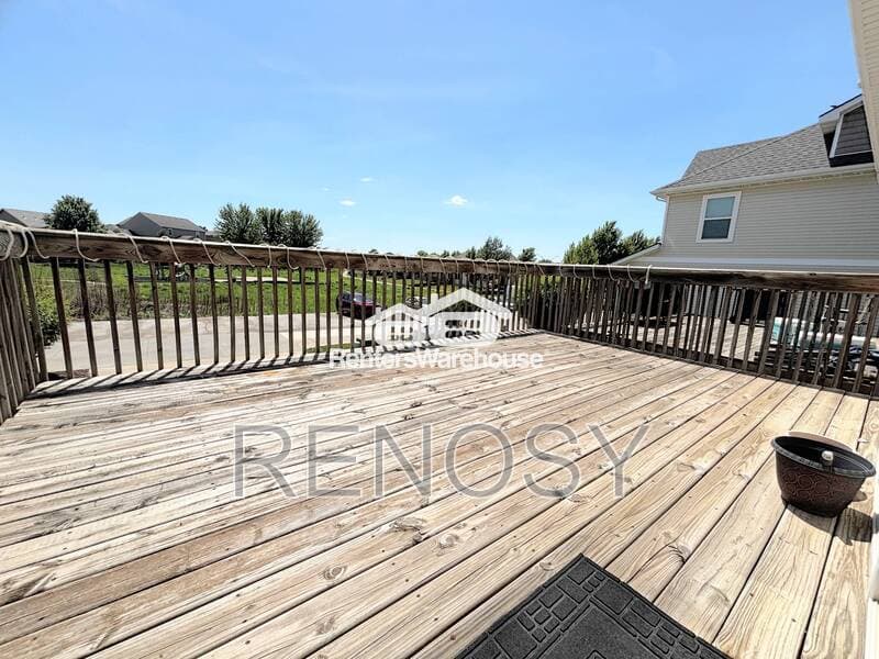 Waukee Townhome: 52 SE Booth