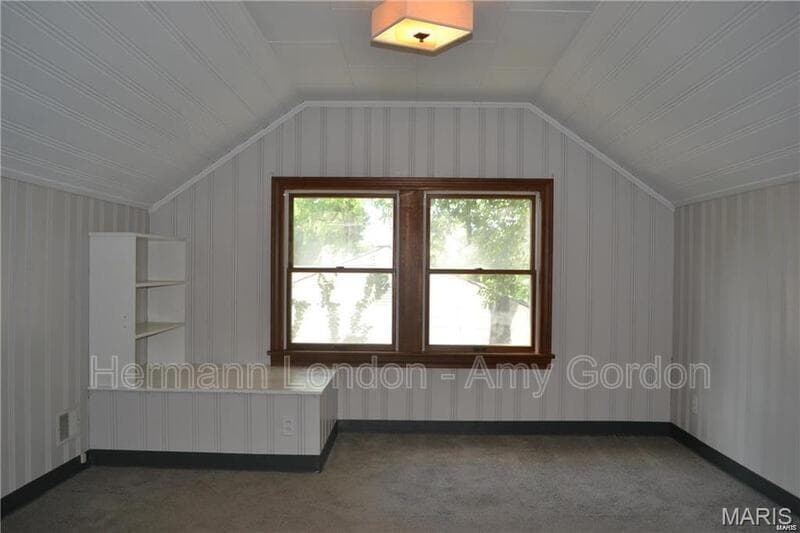 St Louis House: 431 N Geyer