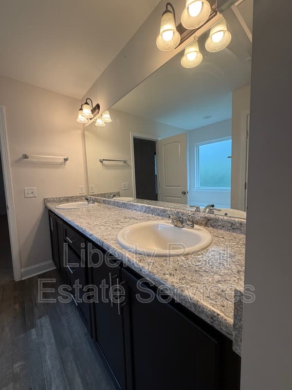 Hinesville House: 224 Whipple Ave